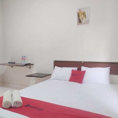 Hotel Reddoorz Syariah Near Stasiun Purwokerto Extérieur photo