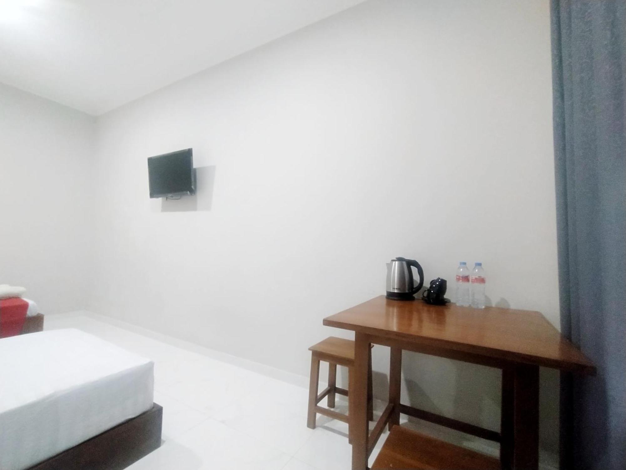 Hotel Reddoorz Syariah Near Stasiun Purwokerto Extérieur photo