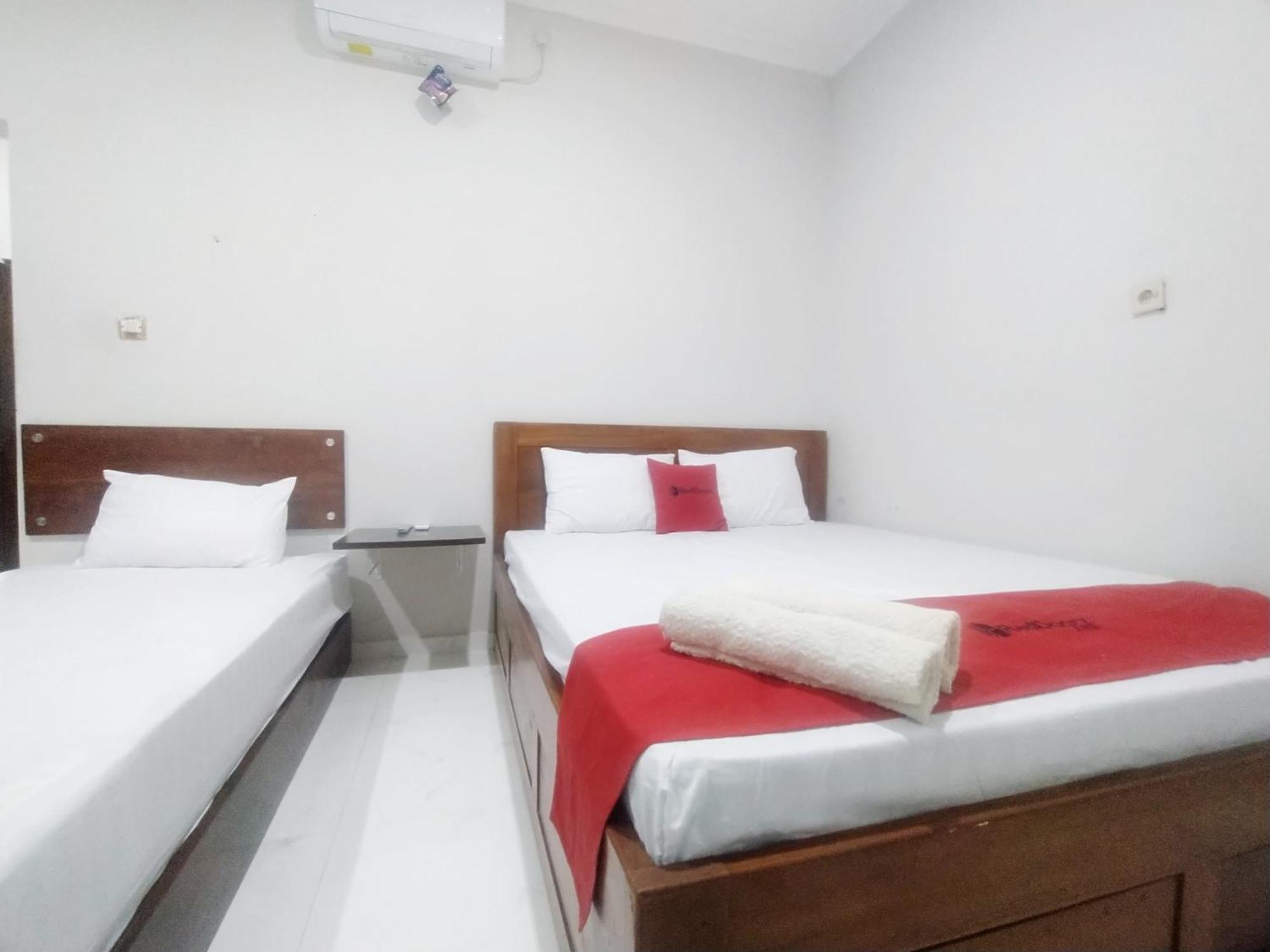 Hotel Reddoorz Syariah Near Stasiun Purwokerto Extérieur photo