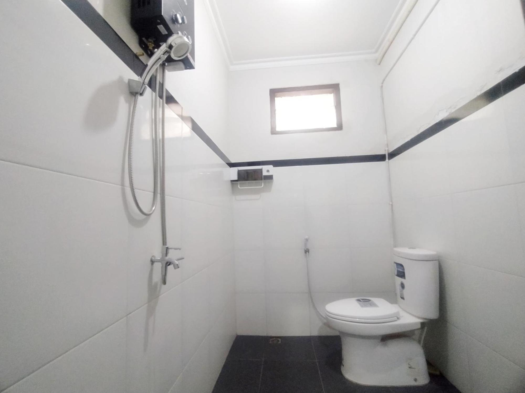 Hotel Reddoorz Syariah Near Stasiun Purwokerto Extérieur photo