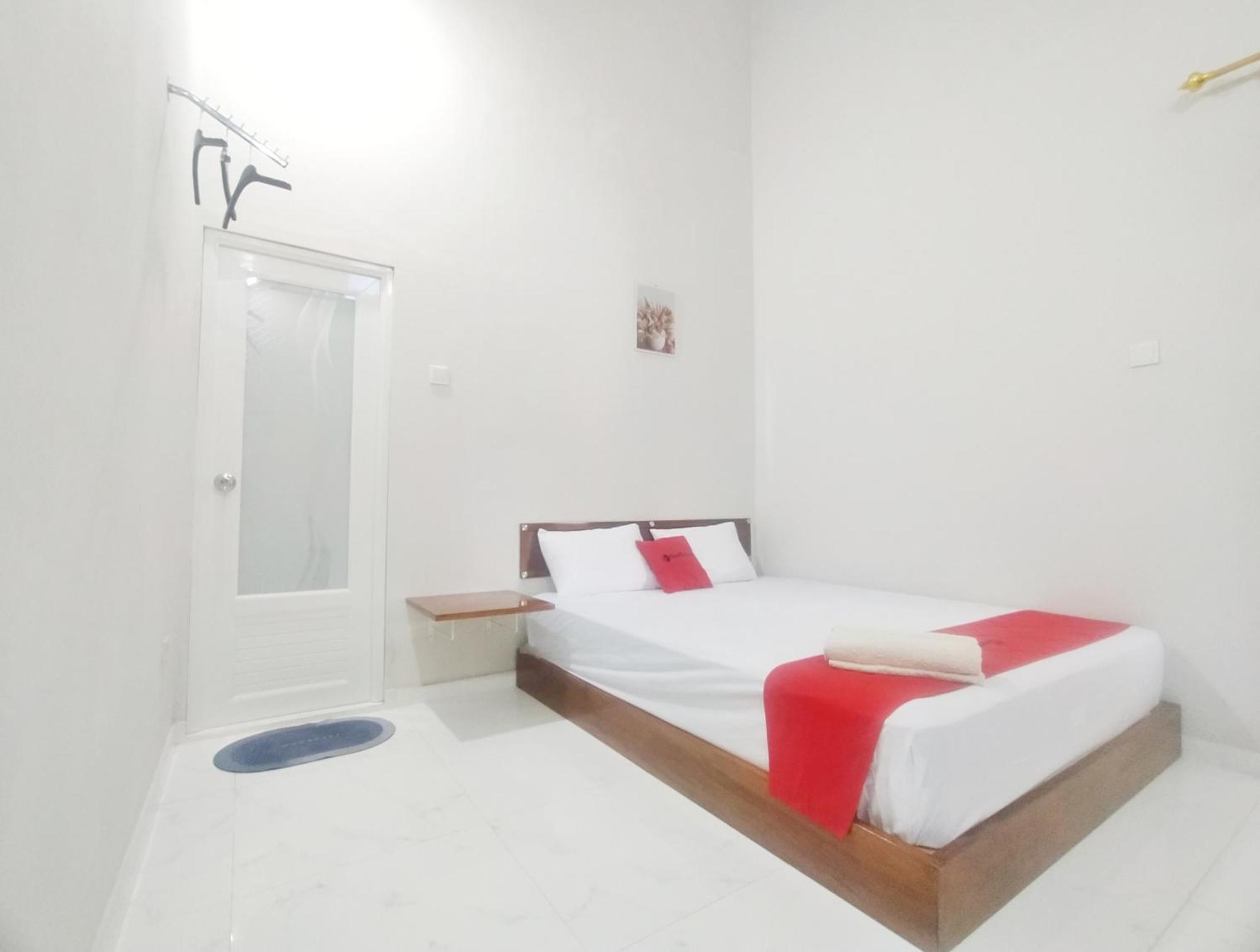 Hotel Reddoorz Syariah Near Stasiun Purwokerto Extérieur photo