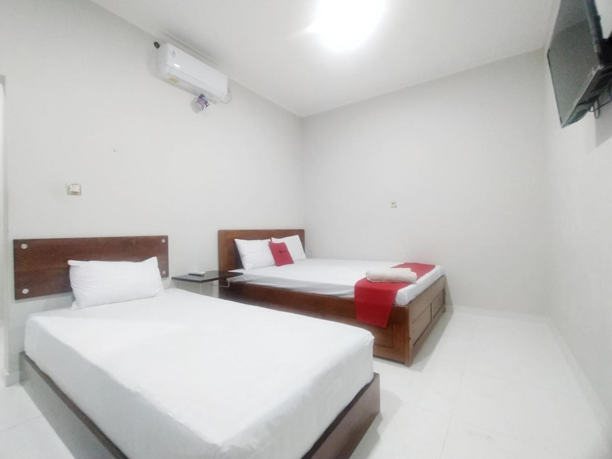 Hotel Reddoorz Syariah Near Stasiun Purwokerto Extérieur photo