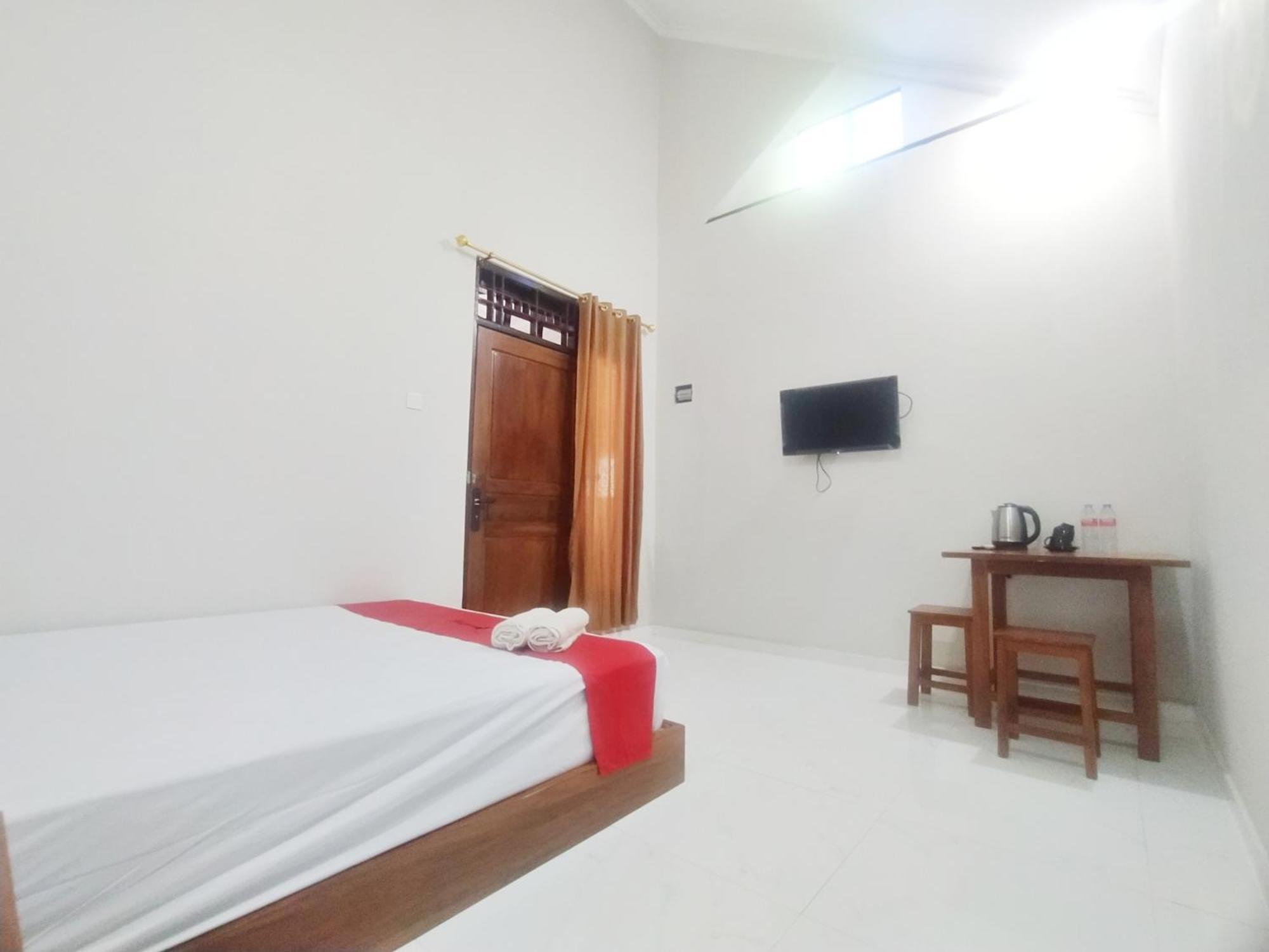 Hotel Reddoorz Syariah Near Stasiun Purwokerto Extérieur photo