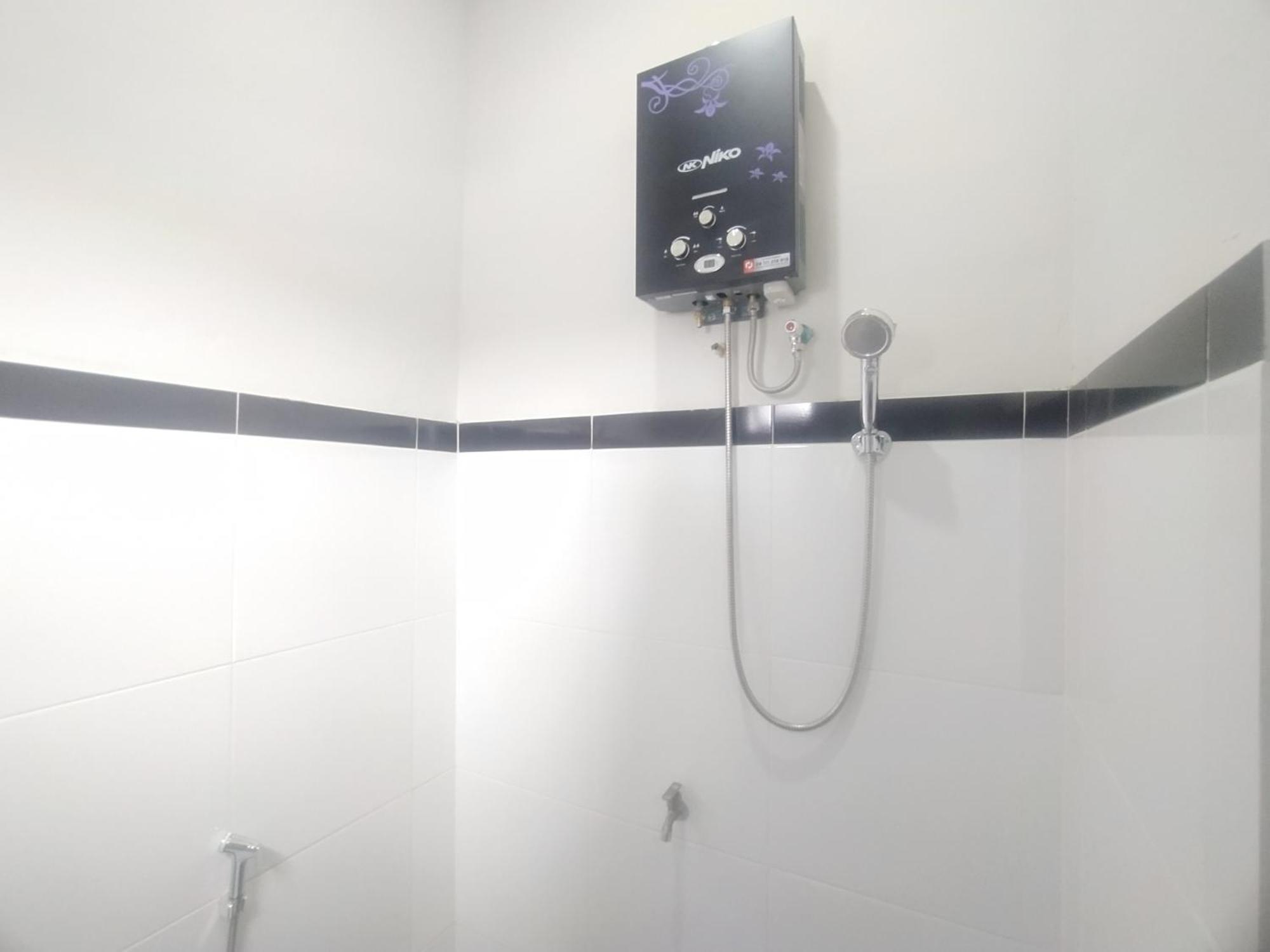 Hotel Reddoorz Syariah Near Stasiun Purwokerto Extérieur photo