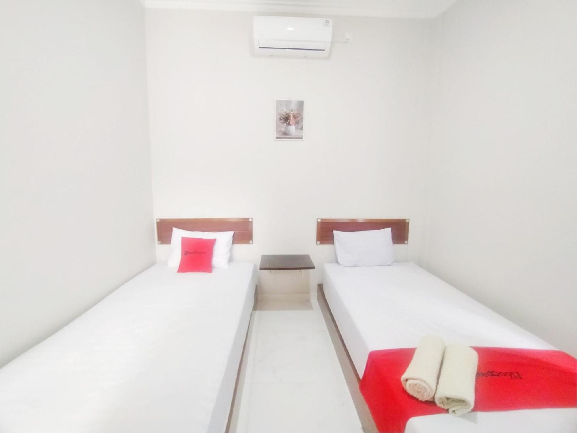 Hotel Reddoorz Syariah Near Stasiun Purwokerto Extérieur photo