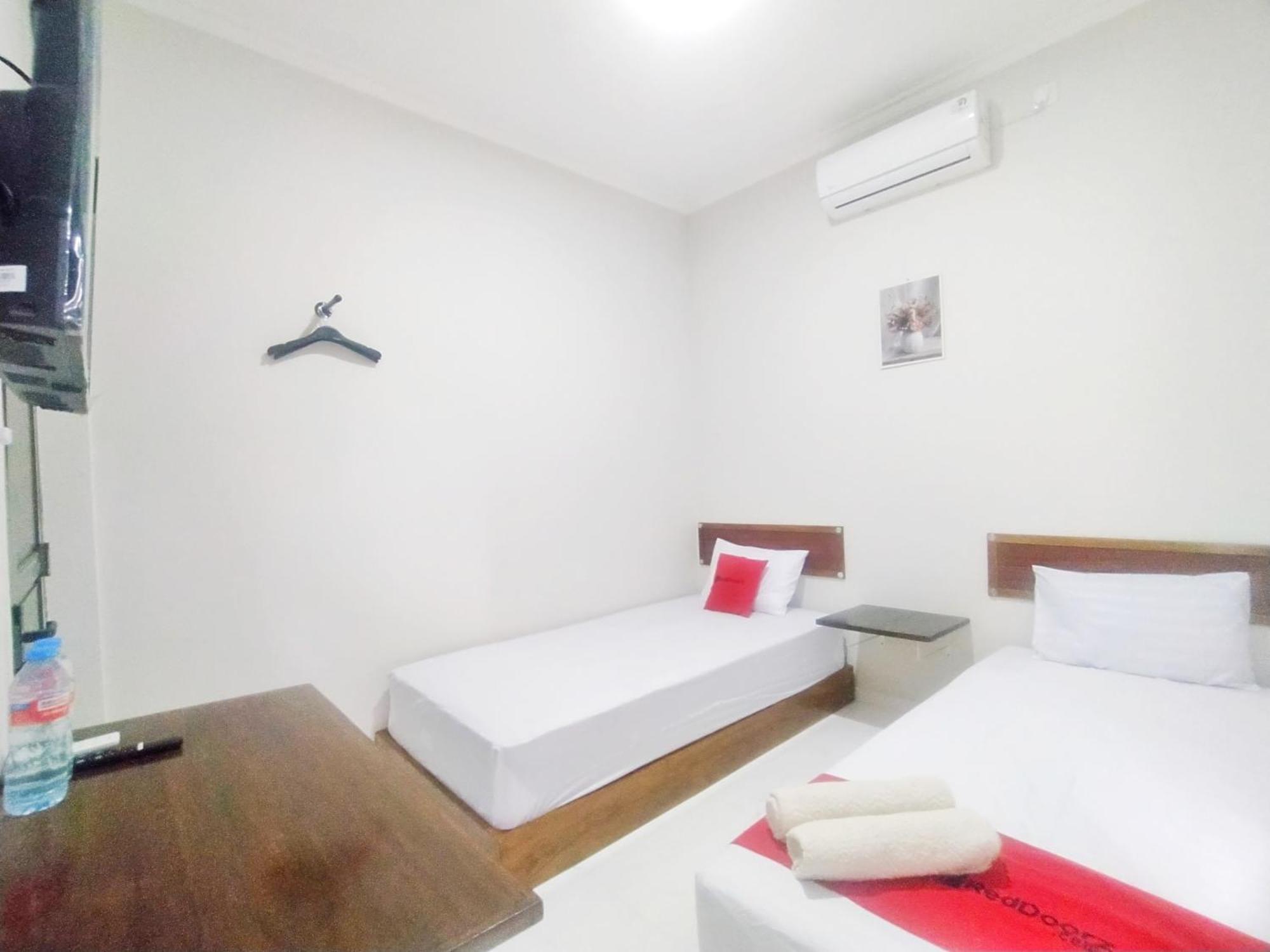Hotel Reddoorz Syariah Near Stasiun Purwokerto Extérieur photo