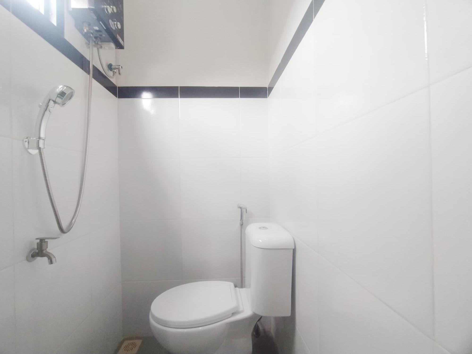 Hotel Reddoorz Syariah Near Stasiun Purwokerto Extérieur photo