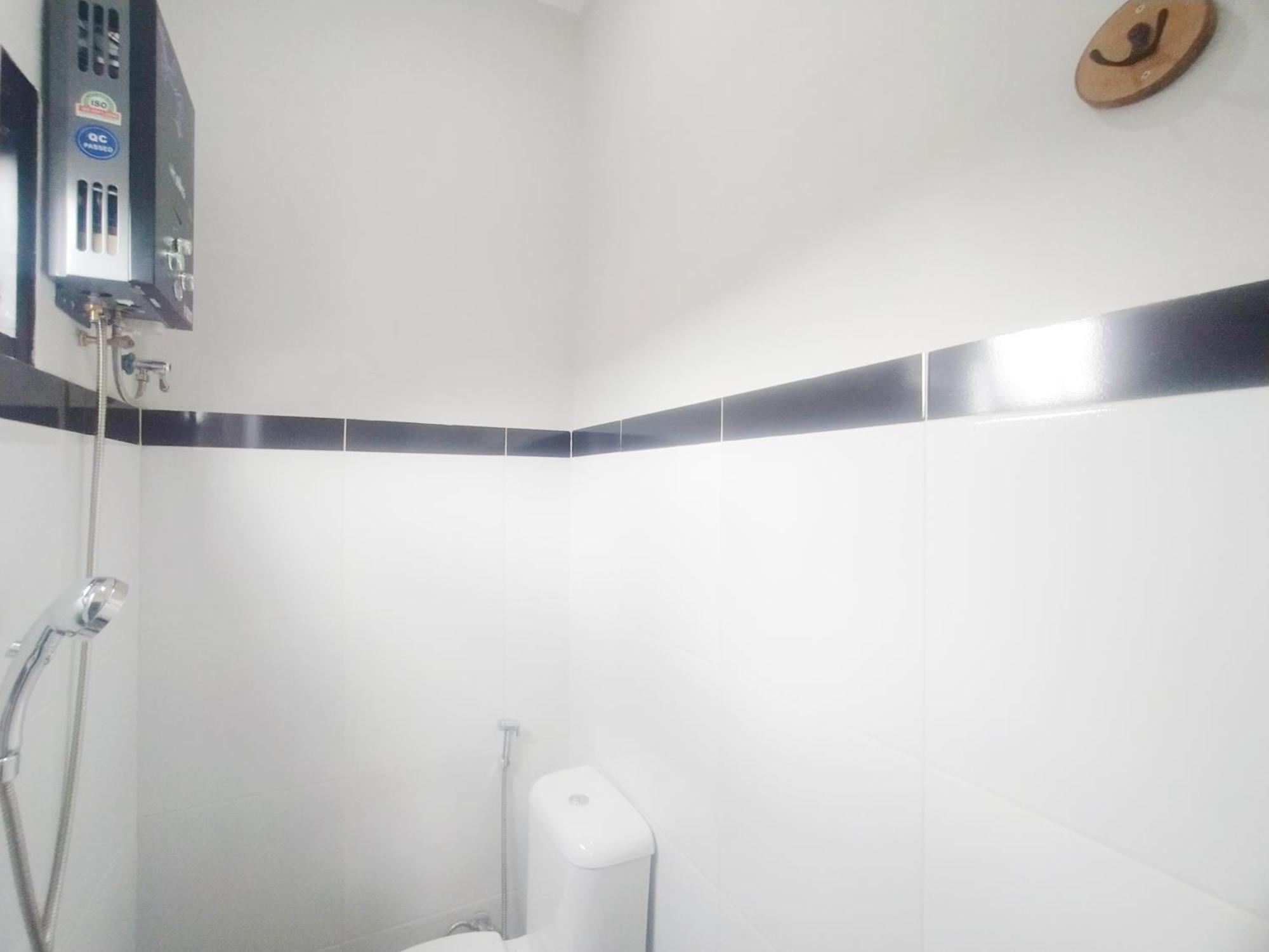 Hotel Reddoorz Syariah Near Stasiun Purwokerto Extérieur photo