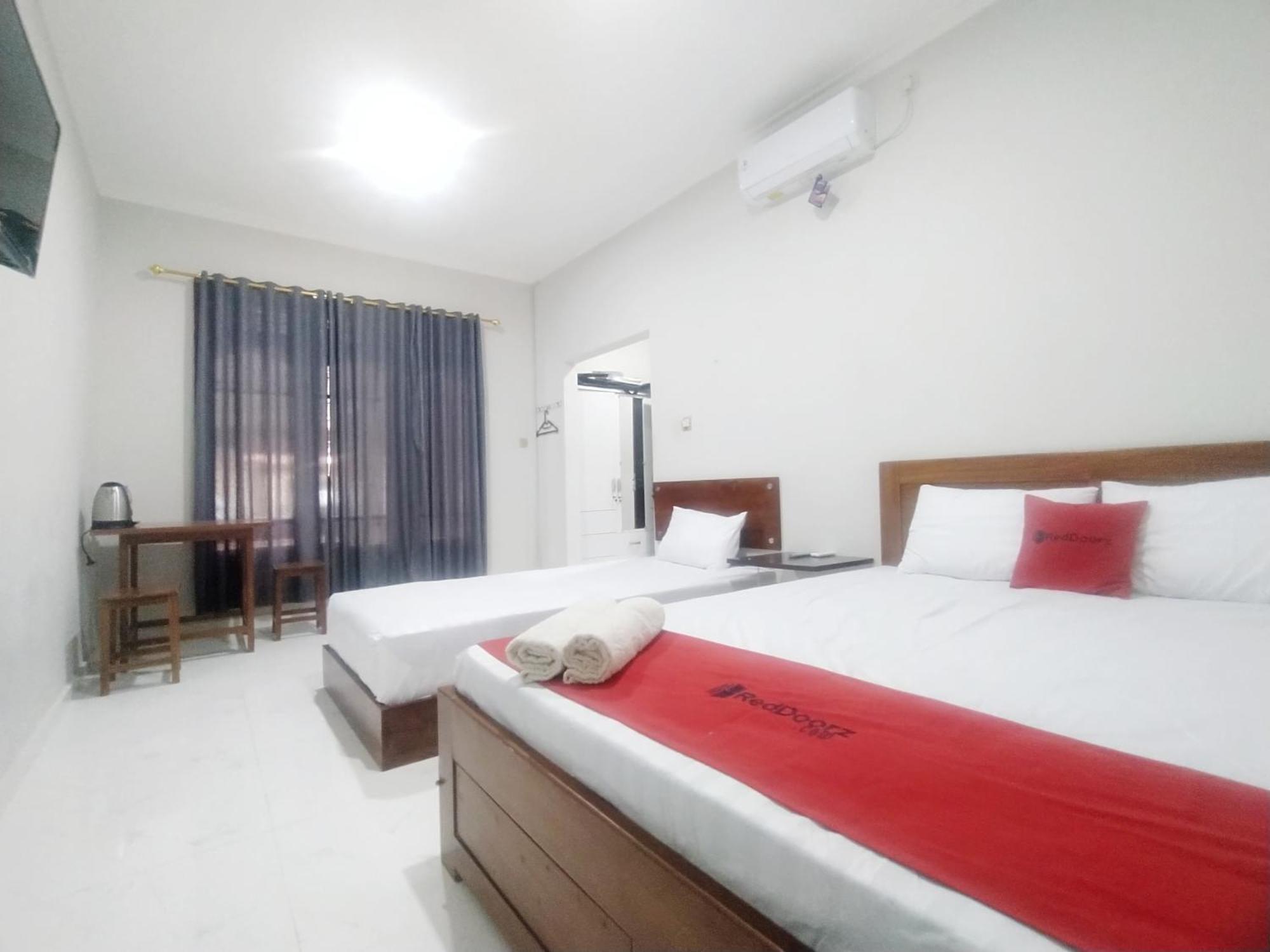 Hotel Reddoorz Syariah Near Stasiun Purwokerto Extérieur photo