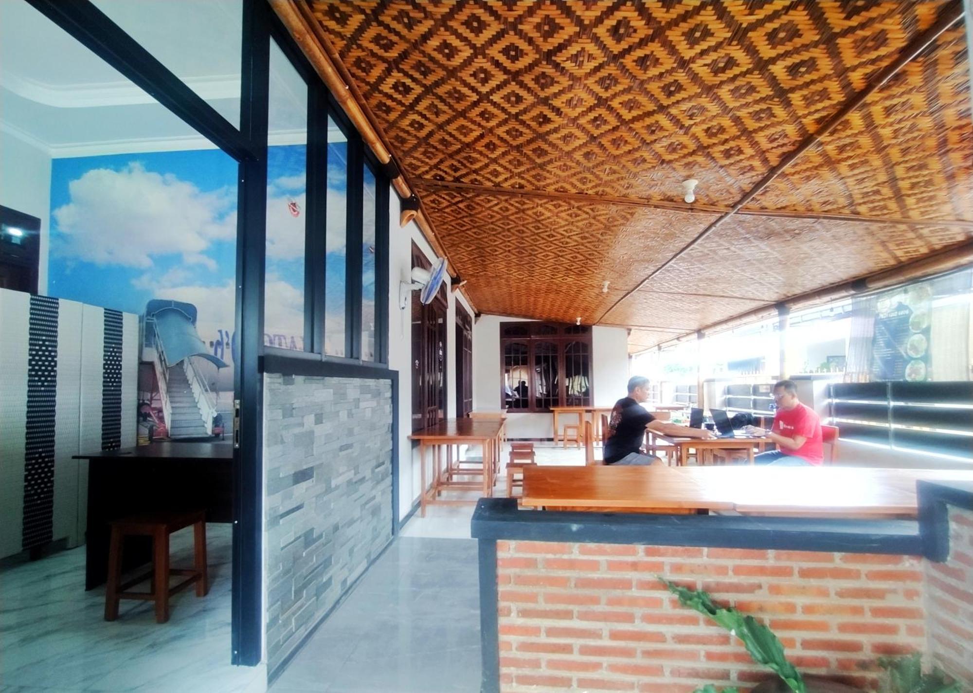 Hotel Reddoorz Syariah Near Stasiun Purwokerto Extérieur photo